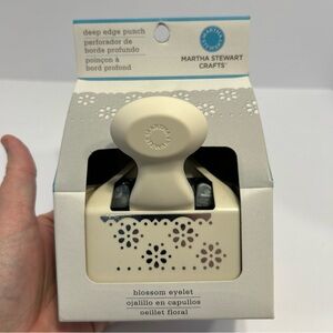 Martha Stewart BLOSSOM EYELET Deep Edge Punch New in Sealed Box